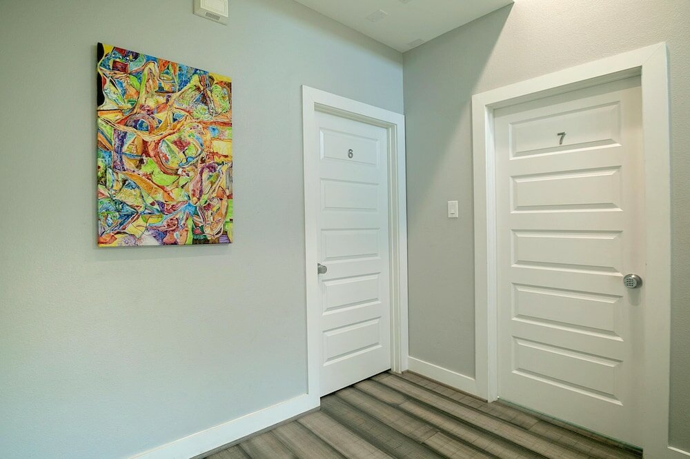 Фото Montrose Guesthouse Suites