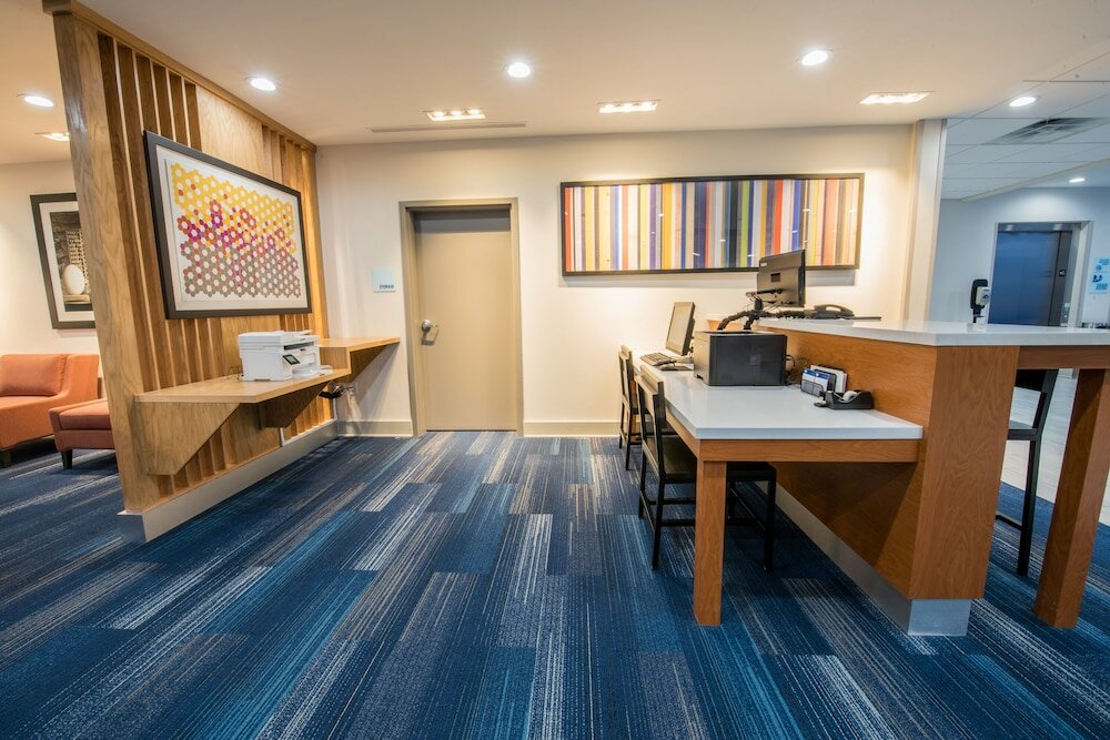 Фото Holiday Inn Express & Suites Lake Charles South Casino Area, an Ihg Hotel