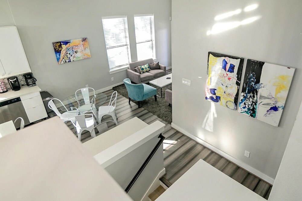 Фото Montrose Guesthouse Suites