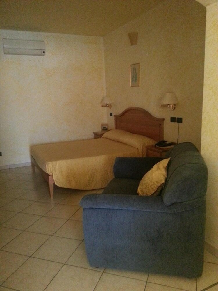 Фото Hotel Mistef