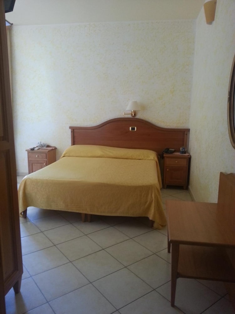 Фото Hotel Mistef