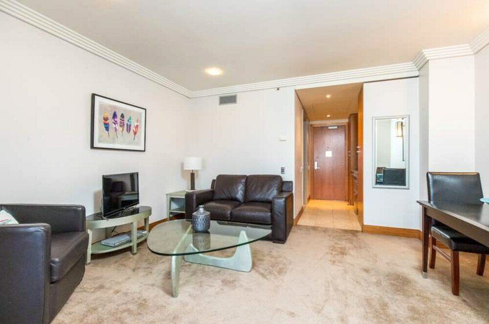 Фото Elegant Apartment With City View