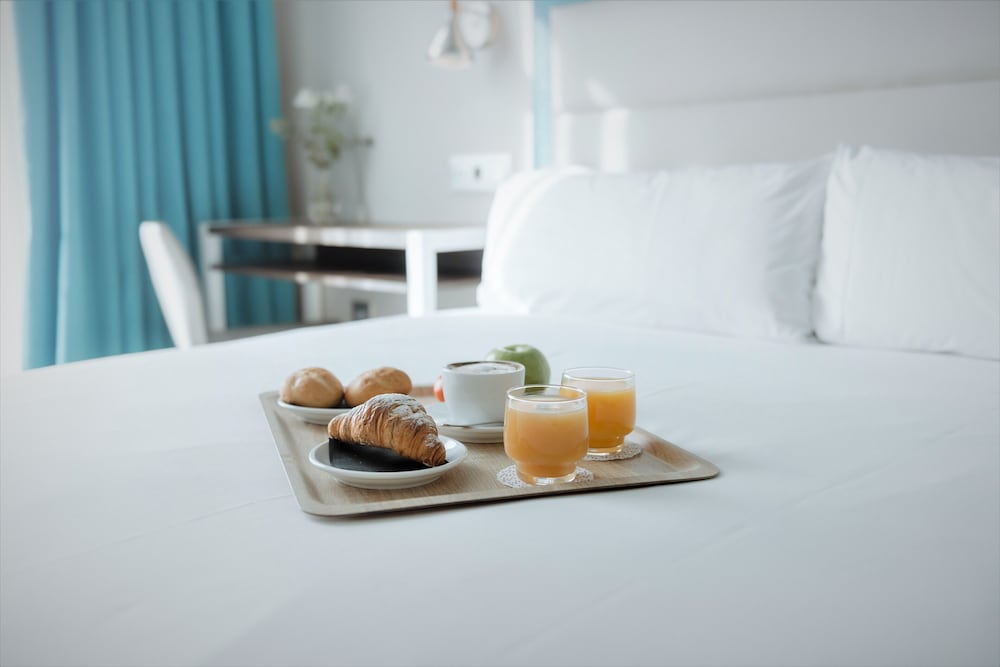 Фото Arya Stadium Hotel