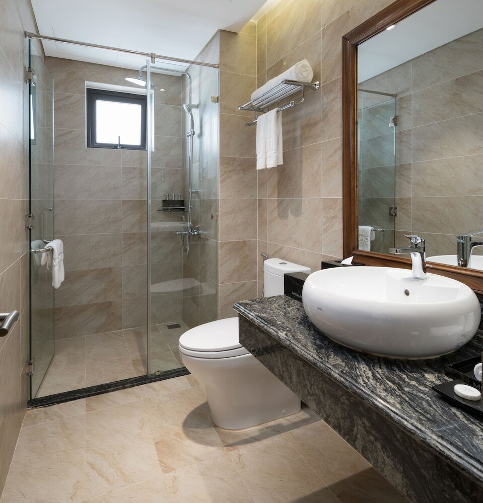 Фото Monarque Hotel