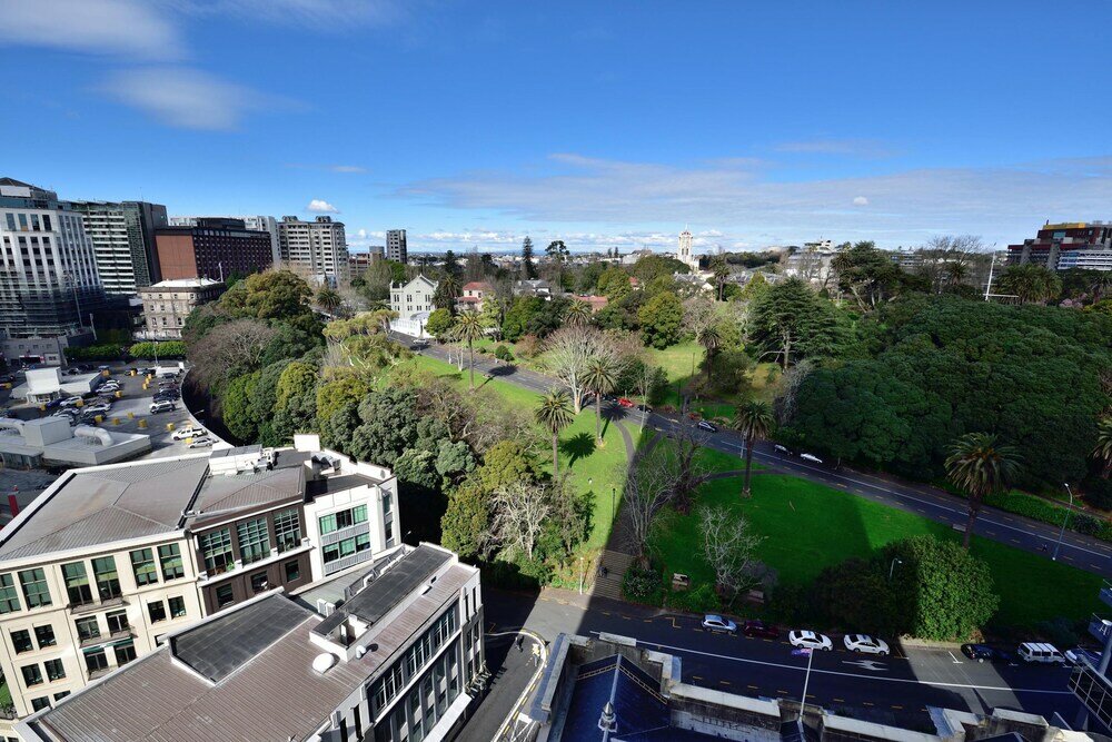 Фото Elegant Apartment With City View