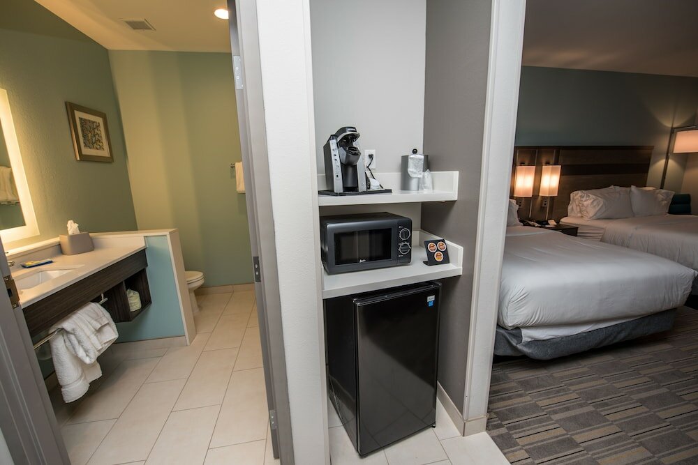 Фото Holiday Inn Express & Suites Lake Charles South Casino Area, an Ihg Hotel