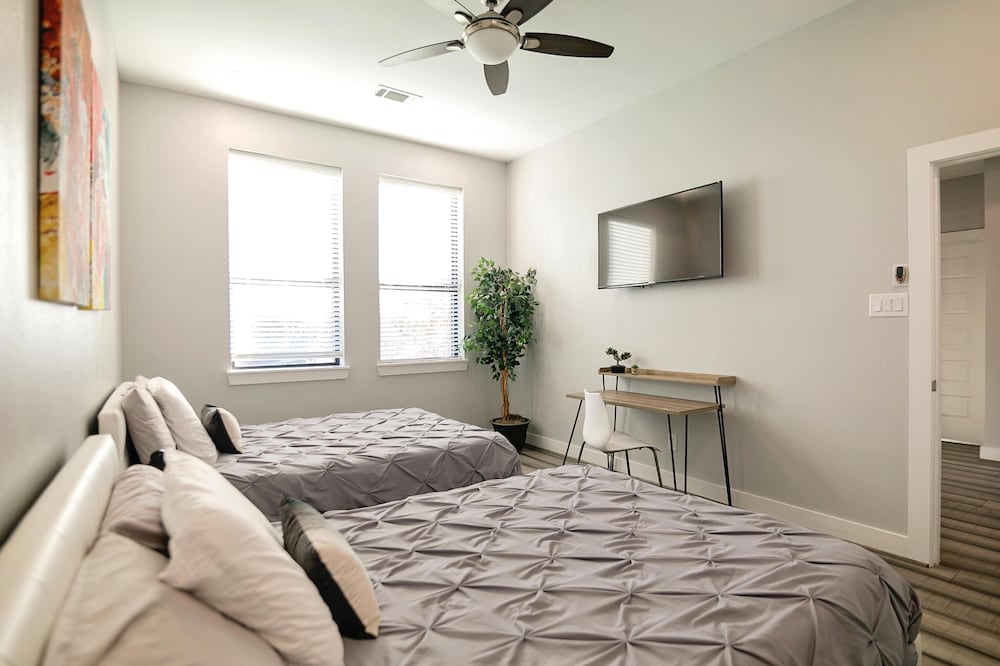 Фото Montrose Guesthouse Suites