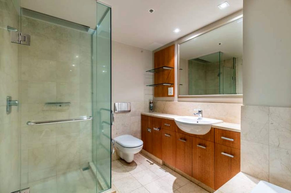 Фото Elegant Apartment With City View