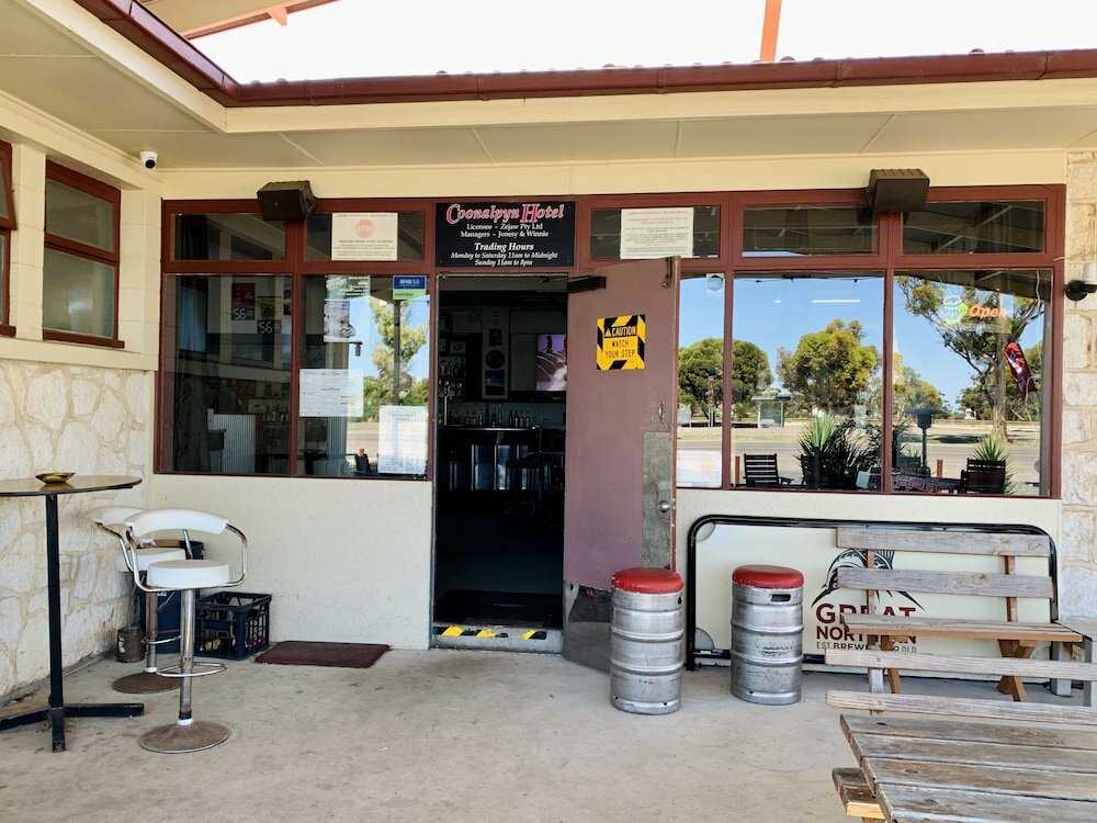 Фото Coonalpyn Hotel