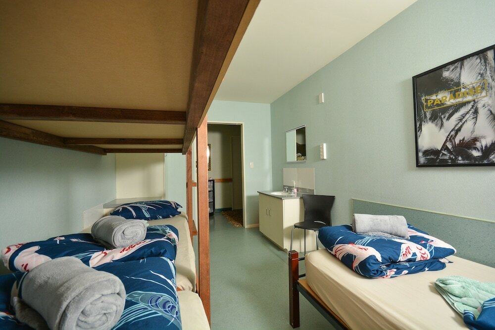 Фото Piwaka Lodge and Backpackers