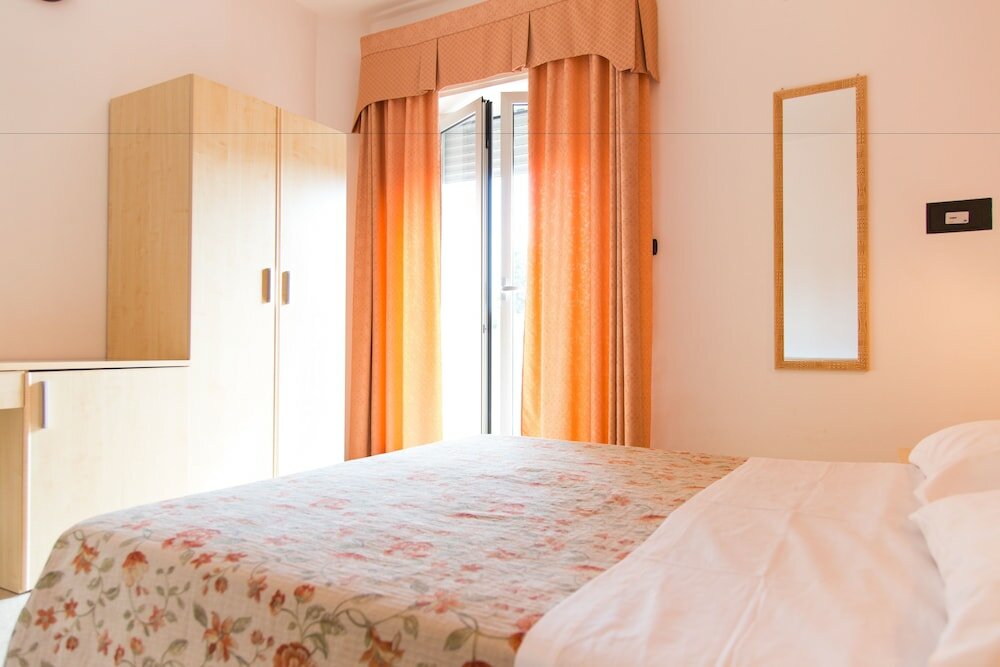 Фото Hotel Saint Tropez