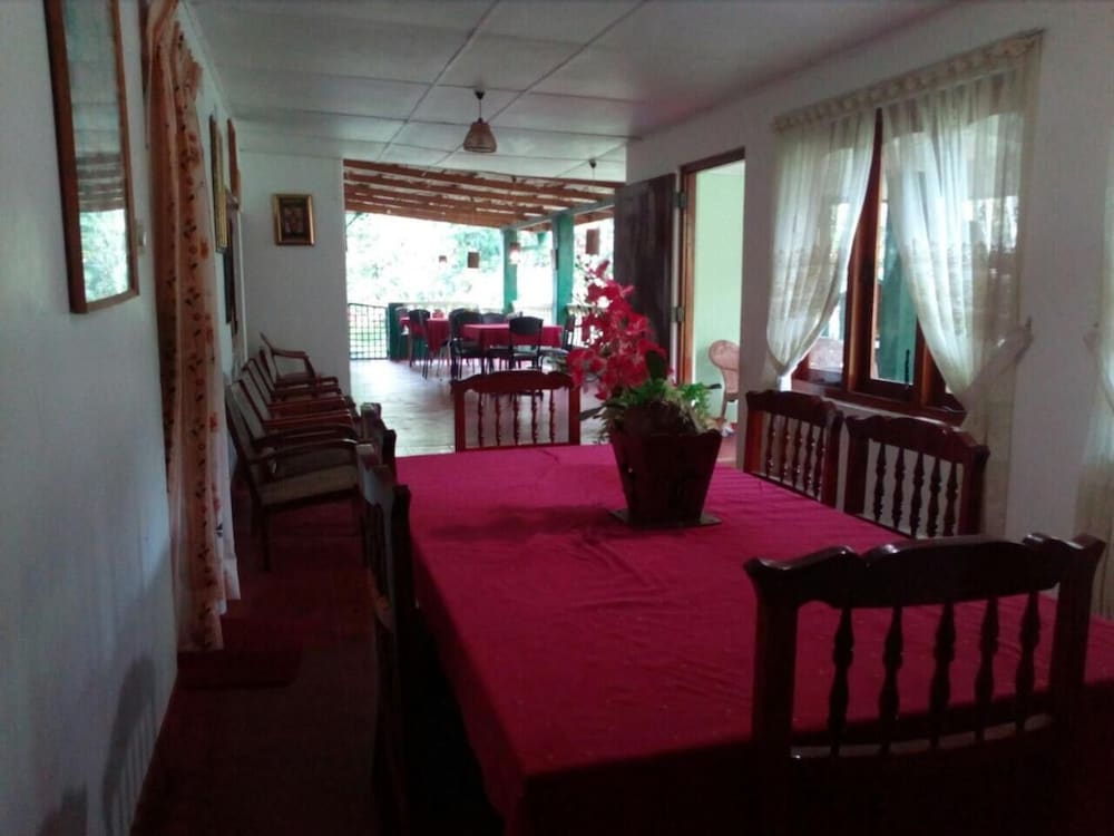 Фото Lizzie Villa Guest House