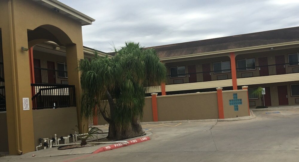 Фото Texas Inn and Suites City Center at University Dr