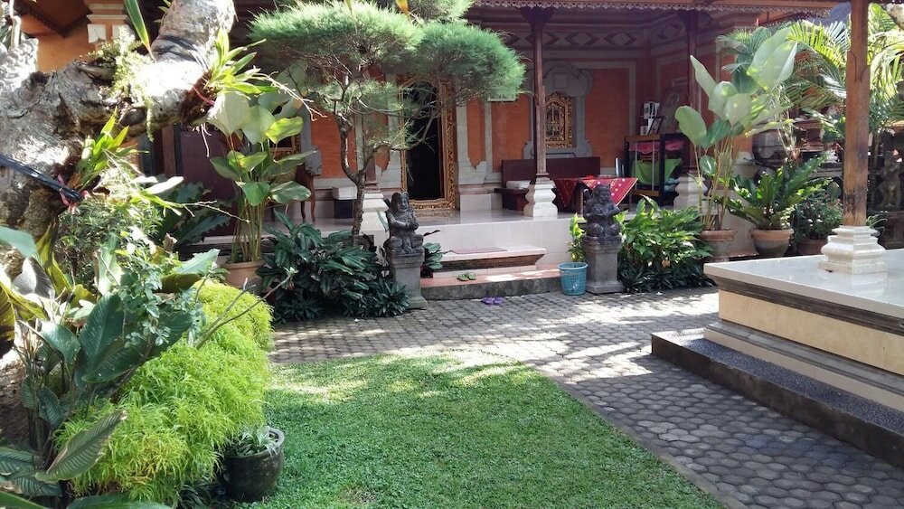Фото Desak Putu Putra Homestay