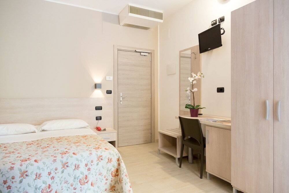Фото Hotel Saint Tropez