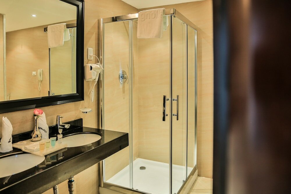 Фото Magnolia Hotel & Conference Center