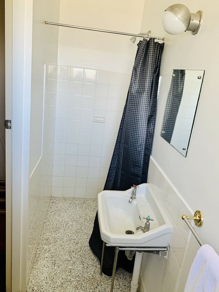 Фото Coonalpyn Hotel