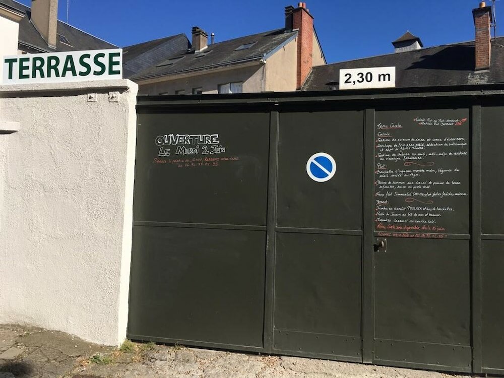 Фото Hôtel-Restaurant Le Monarque