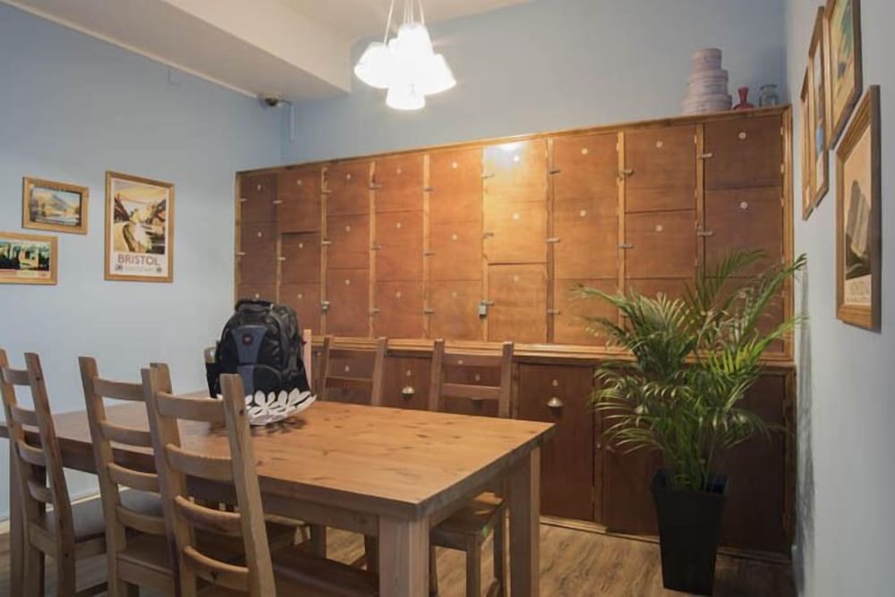 Фото Nomad Backpackers