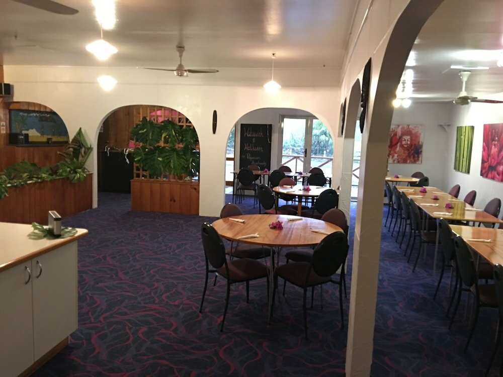 Фото The Polynesian Apartments