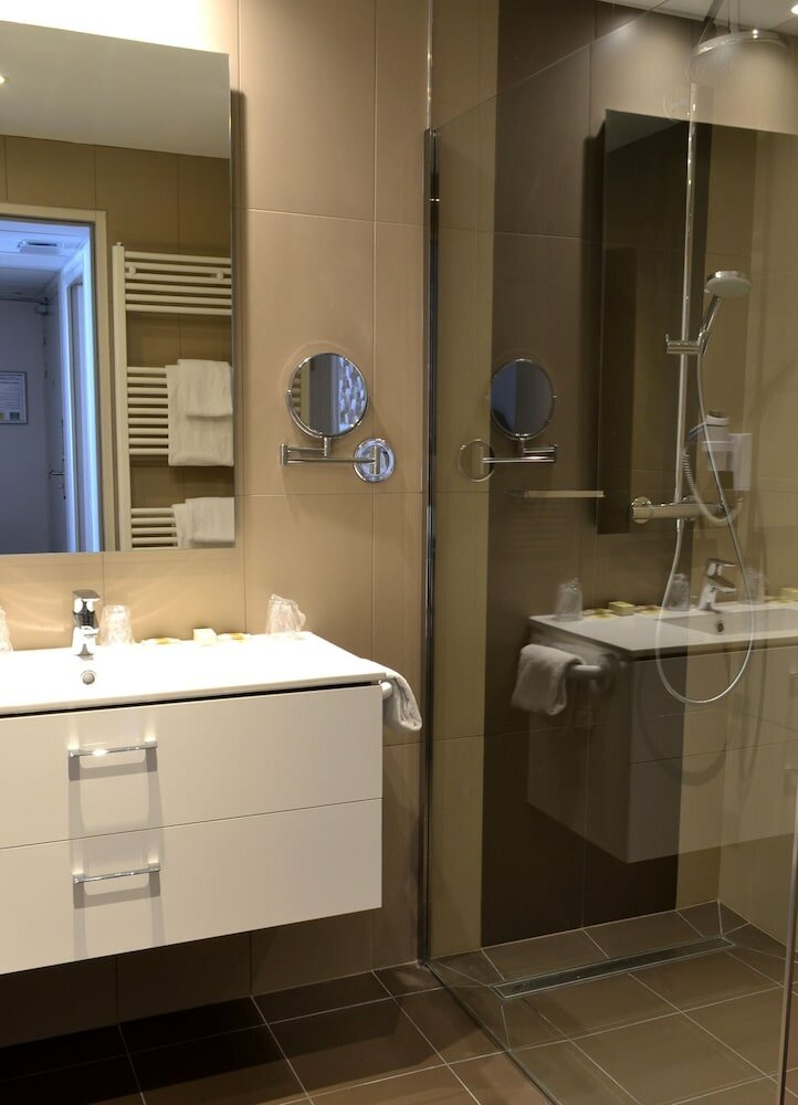 Фото Hôtel-Restaurant Le Monarque