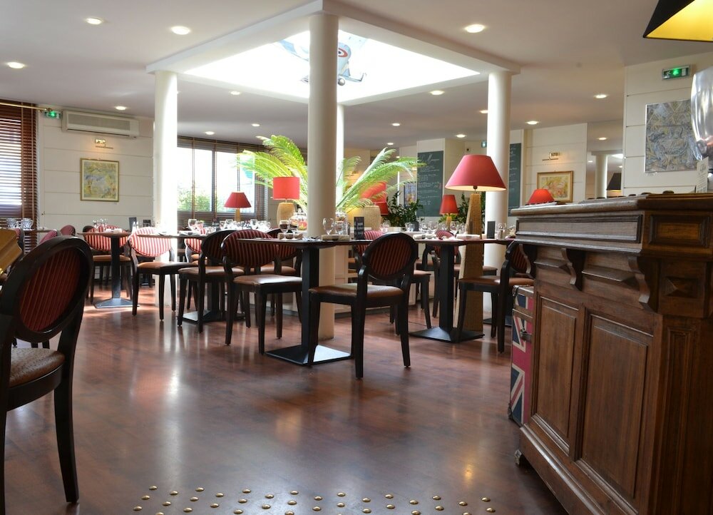 Фото Hôtel-Restaurant Le Monarque