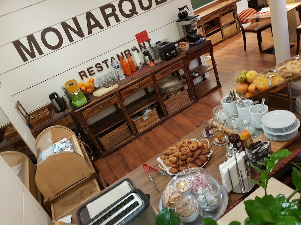 Фото Hôtel-Restaurant Le Monarque