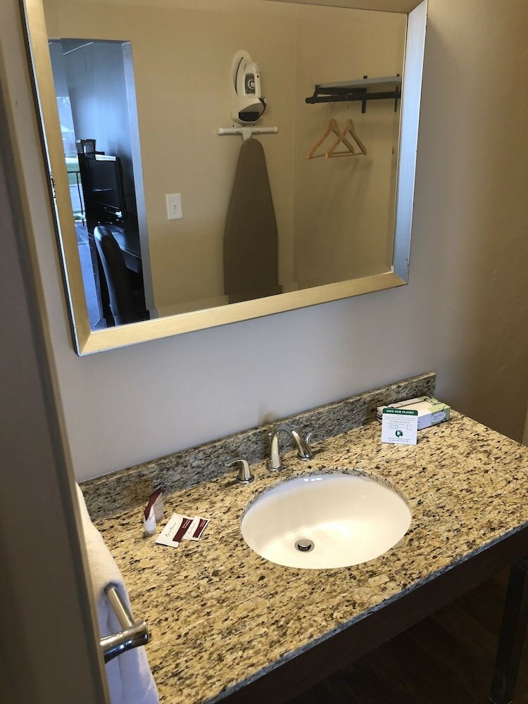 Фото Allen Park Motor Lodge