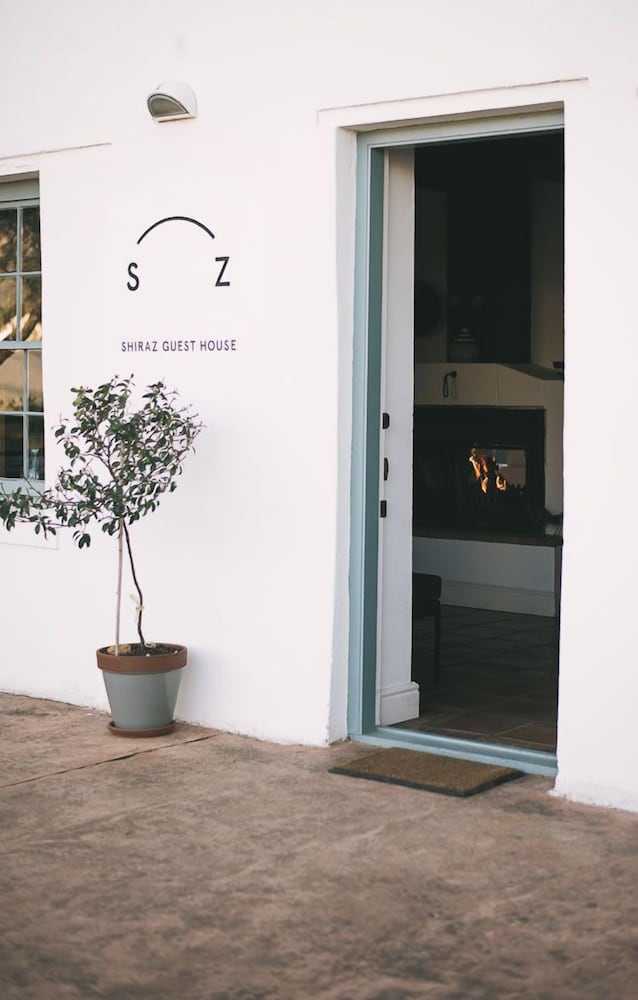 Фото Shiraz Estate Villa & Studios