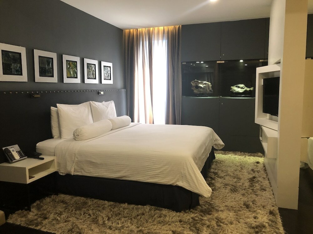 Фото Bedrock Hotel