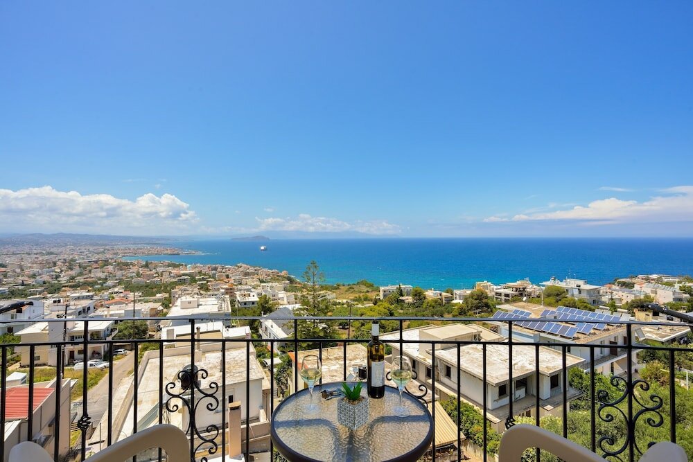 Фото Loucerna Suites Chania