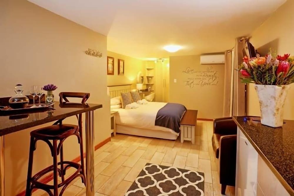 Фото Lavenders At Constantia Guest