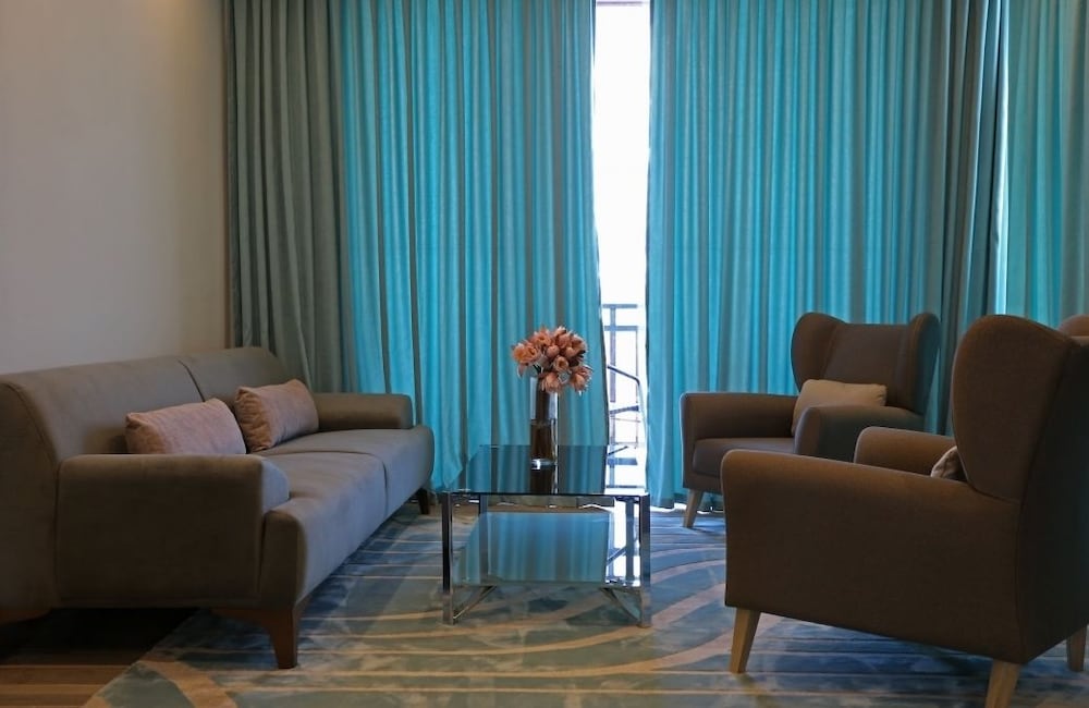 Фото Ambassadori Hotel