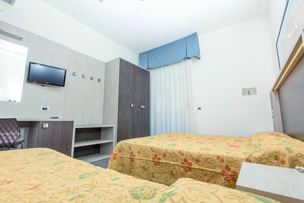 Фото Hotel Cavour Cesenatico