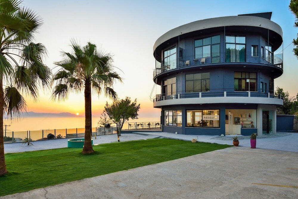 Фото Loucerna Suites Chania