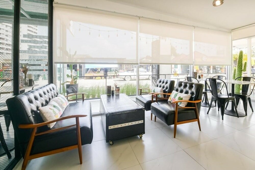 Фото Sea Breeze Residence