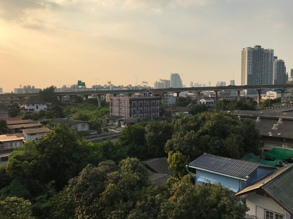 Фото The Link Onnut by May