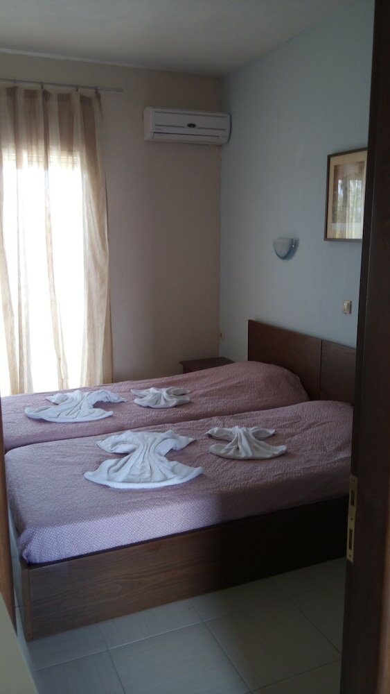 Фото Kyparissis Rooms