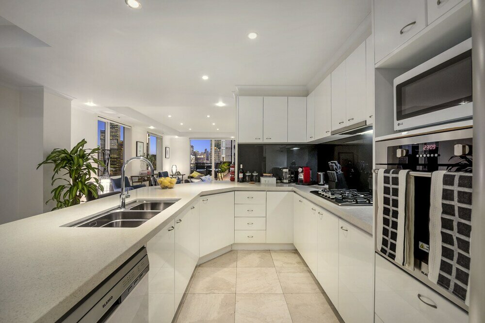 Фото 3 Bedroom Inner City Penthouse