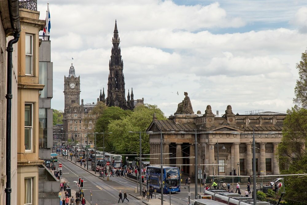 Фото Destiny Scotland Chisholm Hunter Suites