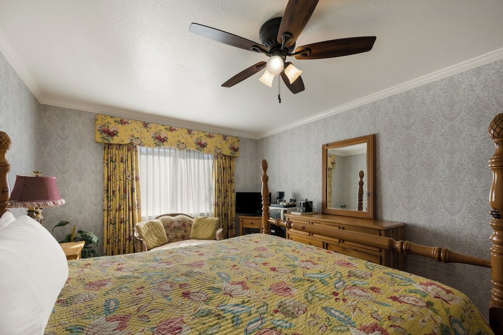 Фото Carmel Inn And Suites