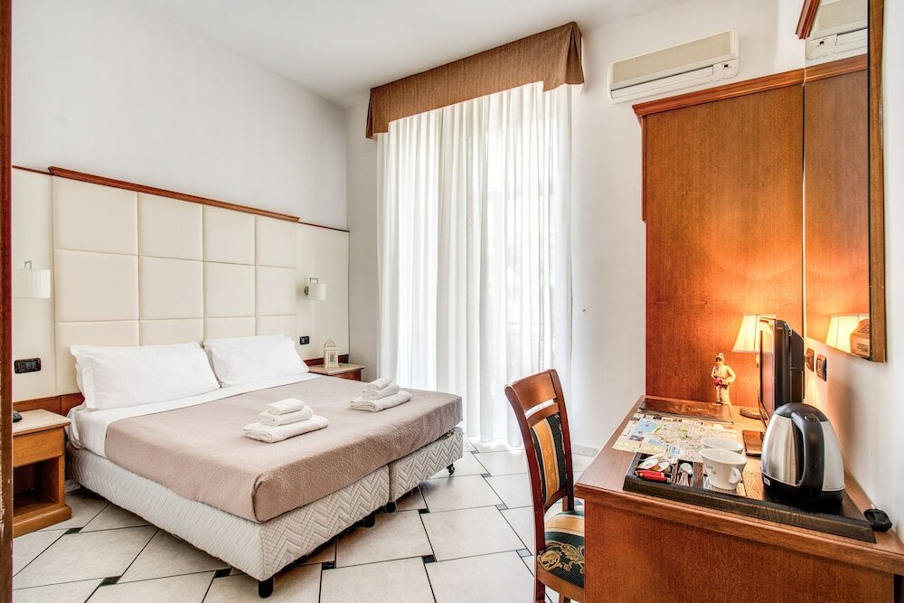 Фото Hotel Garibaldi Naples