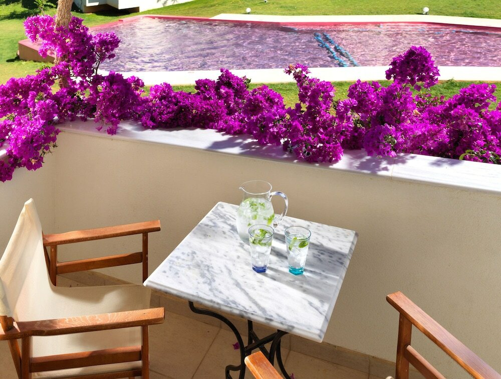 Фото Out Of The Blue Resort & SPA