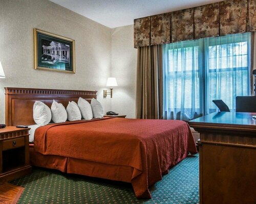 Гостиница Econo Lodge Glens Falls Lake George