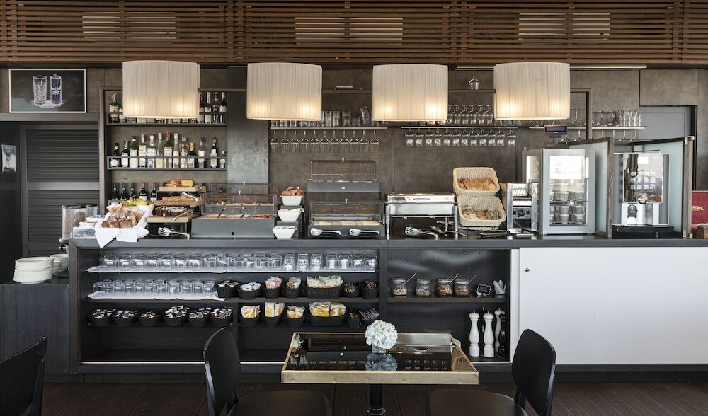 Фото The Independent Hotel