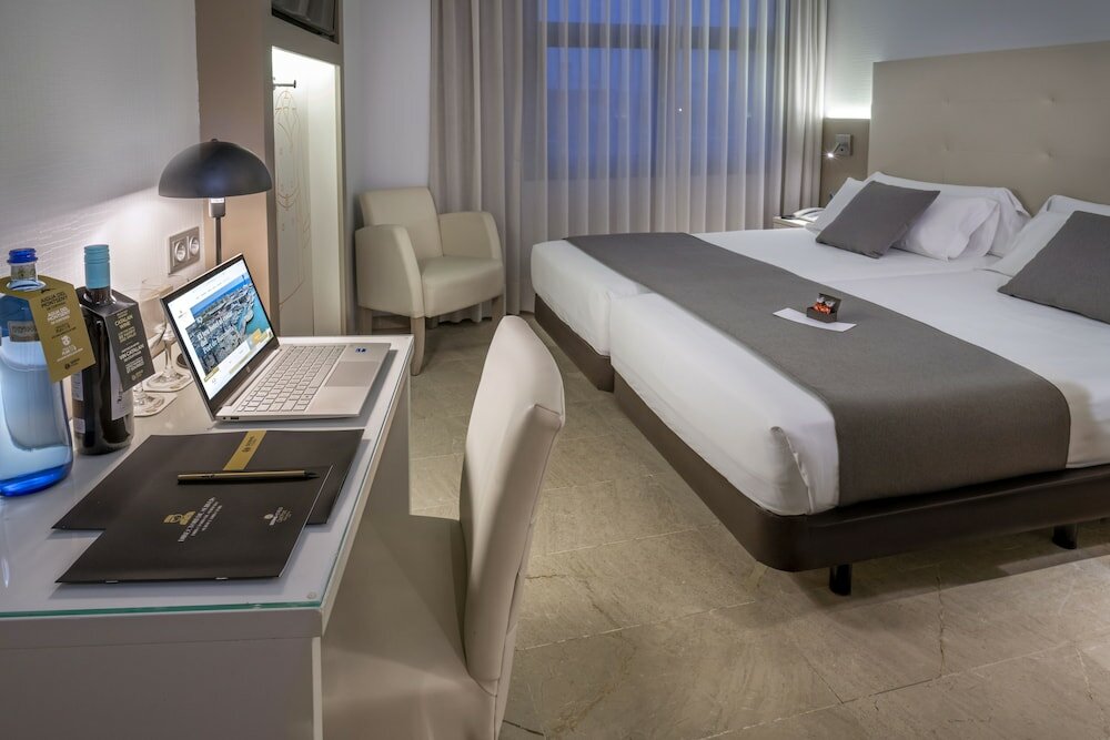 Фото Hotel SERHS Del Port