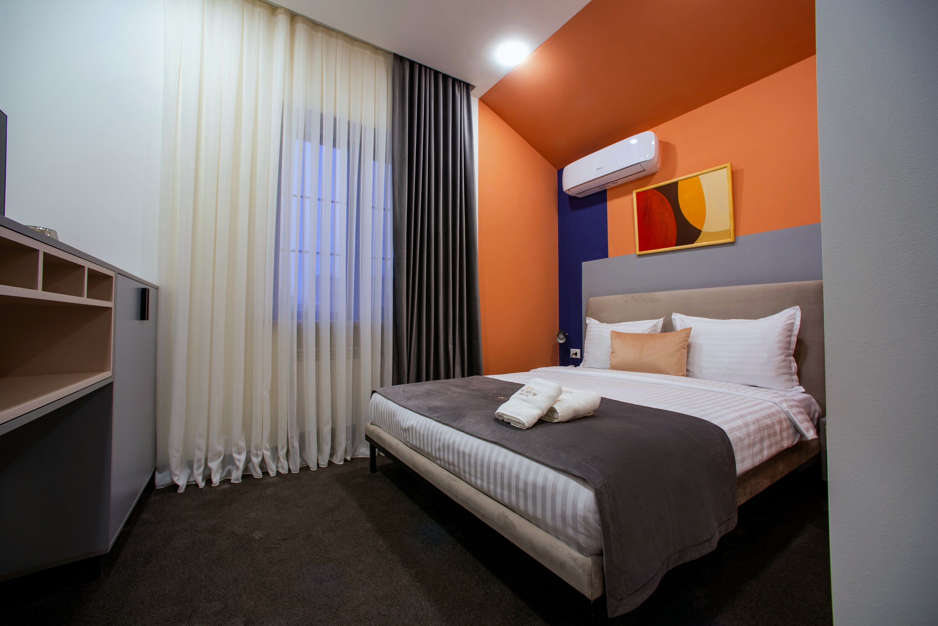 Фото The House Hotel