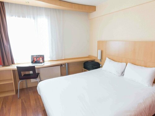 Гостиница Hôtel Restaurant Ibis Dunkerque Centre в Сен-Поль-сюр-Мер