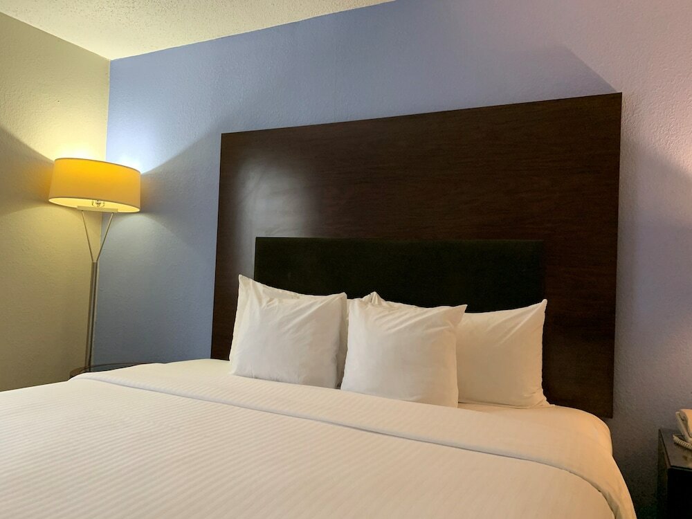 Фото Days Inn and Suites by Wyndham Hammond, In