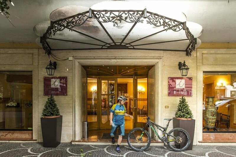 Гостиница Ambasciatori Place Hotel во Фьюджи